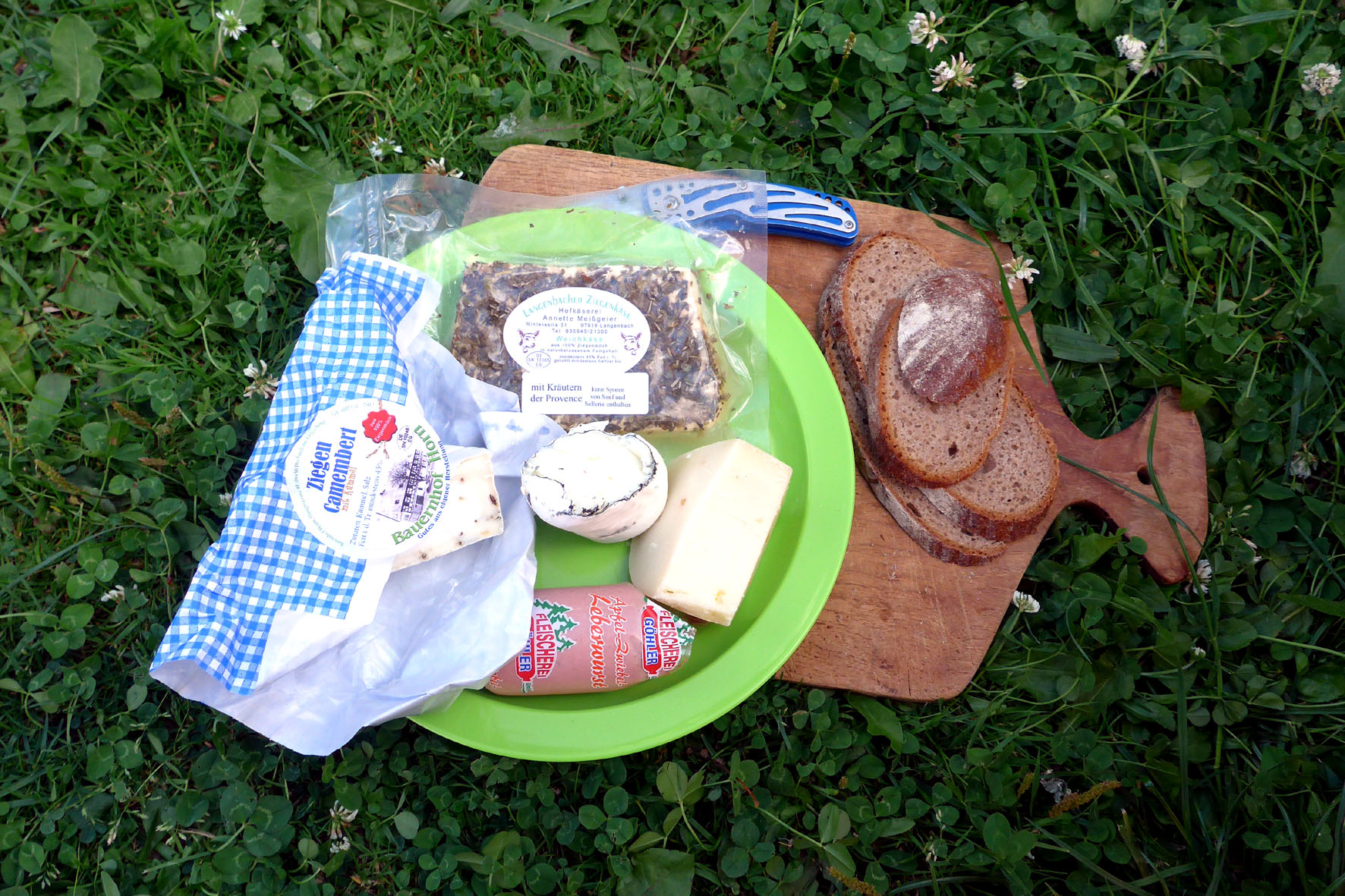 Käseplatte beim Bulli-Picknick