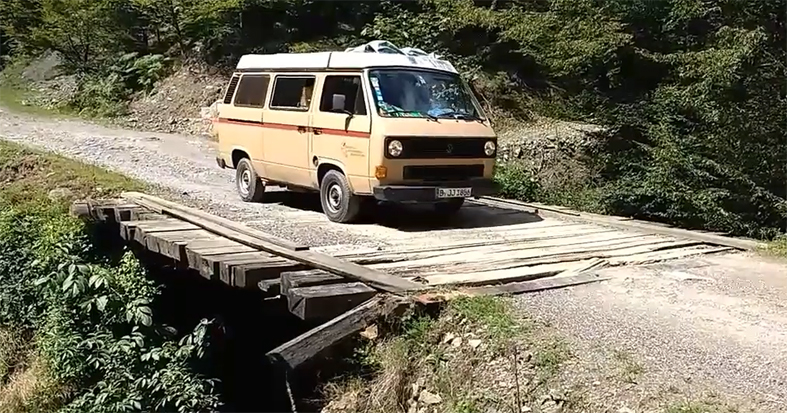 Der perfekte Stellplatz: Wie gut geht Freedom Camping in Montenegro und Bosnien und Herzegowina? [mit Video]