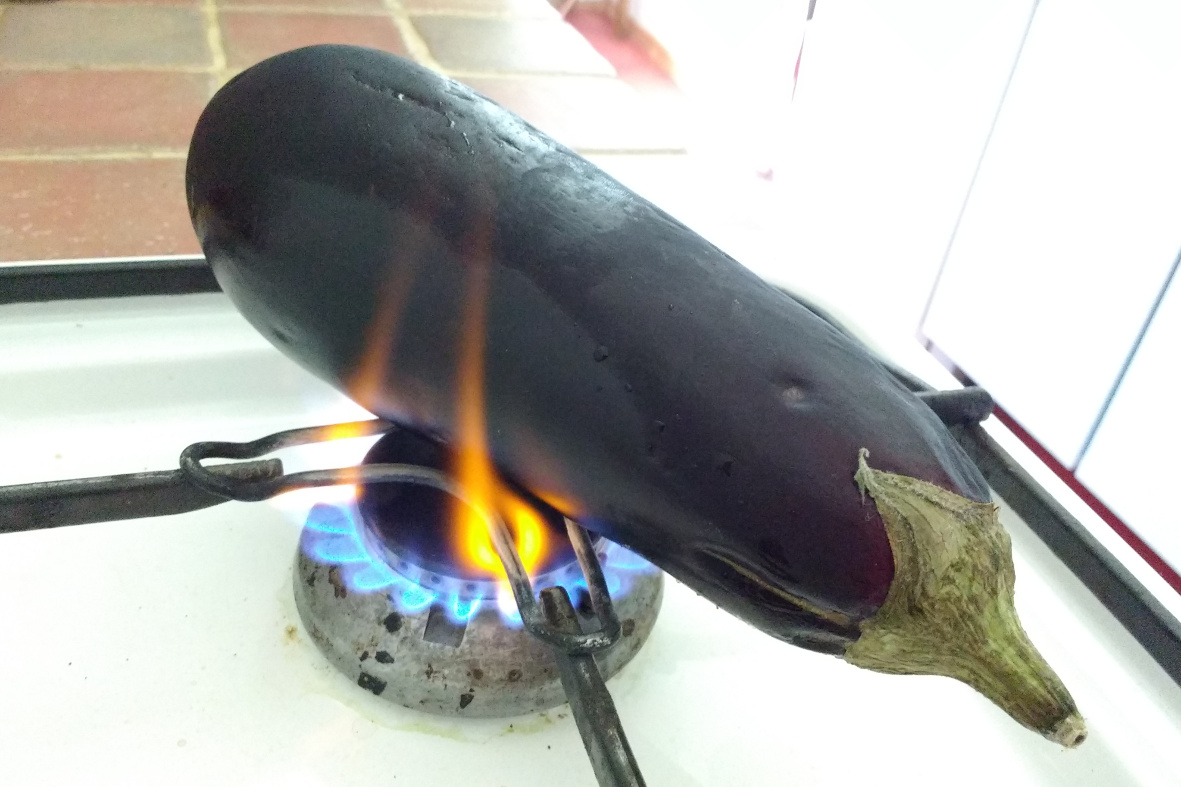 Baba Ganouche mit auf der offenen Flamme gerösteter Aubergine