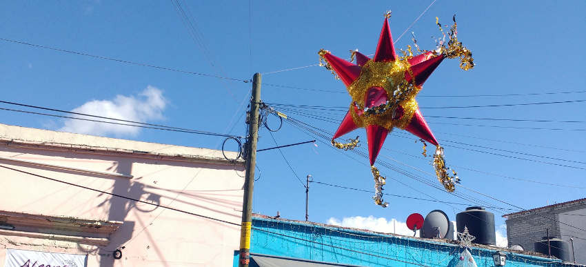 20180427_Oaxaca Strassenszene Pinata (c) Jäger des verlorenen Schmatzes