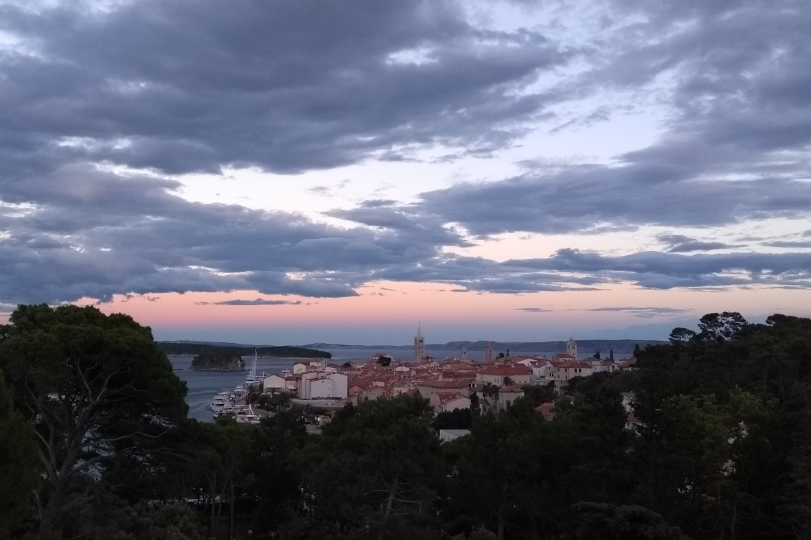 20180720__titel__Insel Rab Blick auf die Altstadt (c) www.JaegerDesVerlorenenSchmatzes.de