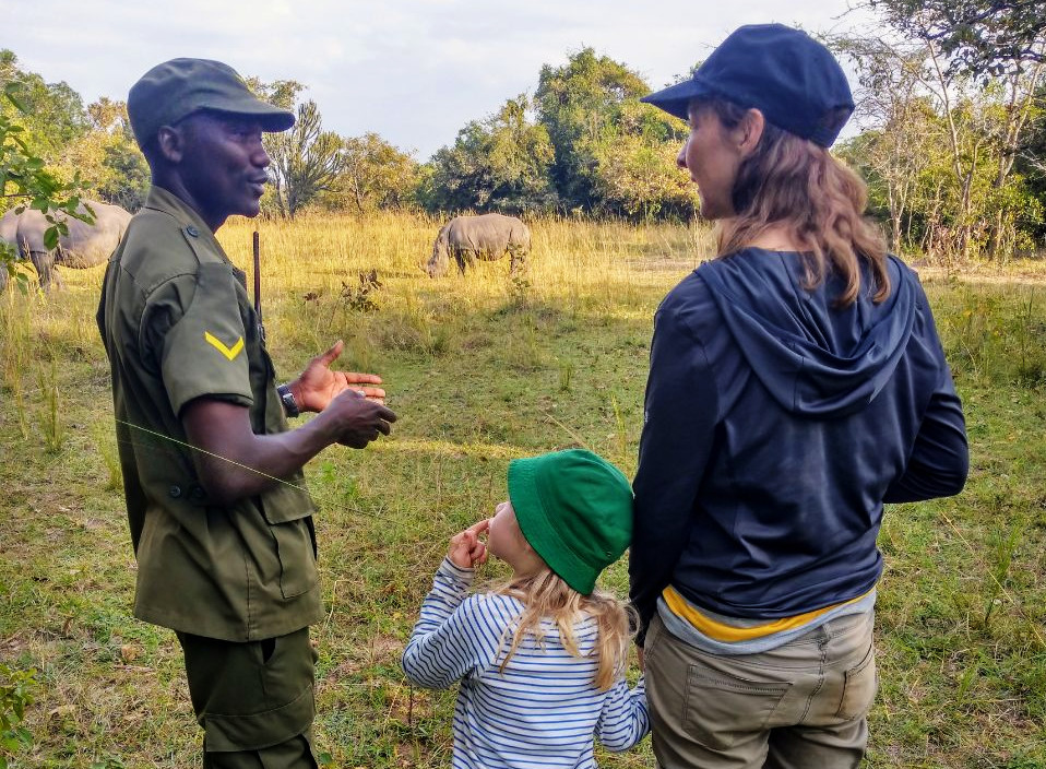 Ziwa Rhino Sanctuary Safari mit Nashörnern Uganda Afrika mit Kind