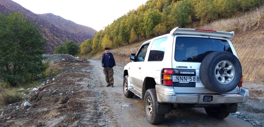 Unser Fahrer Xuicha mit seinem treuen Auto 